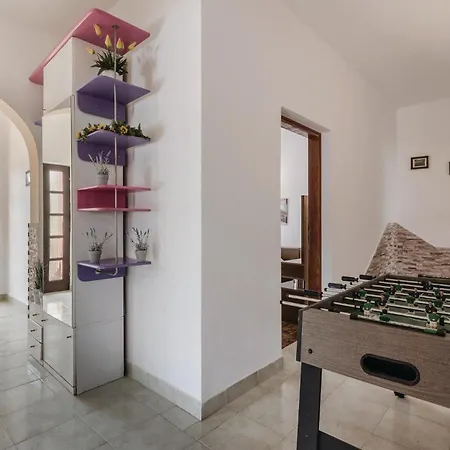 In Liznjan With Kitchen Holiday home