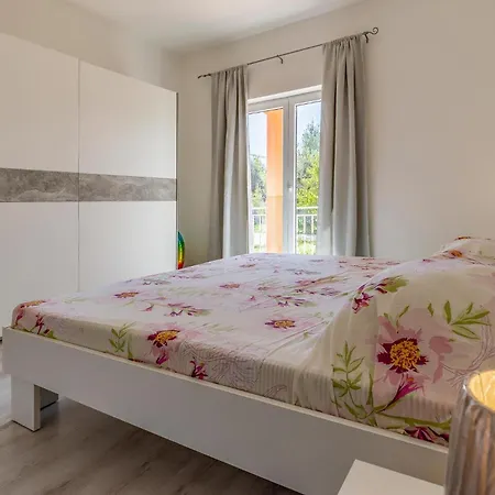 In Liznjan With Kitchen * Šišan